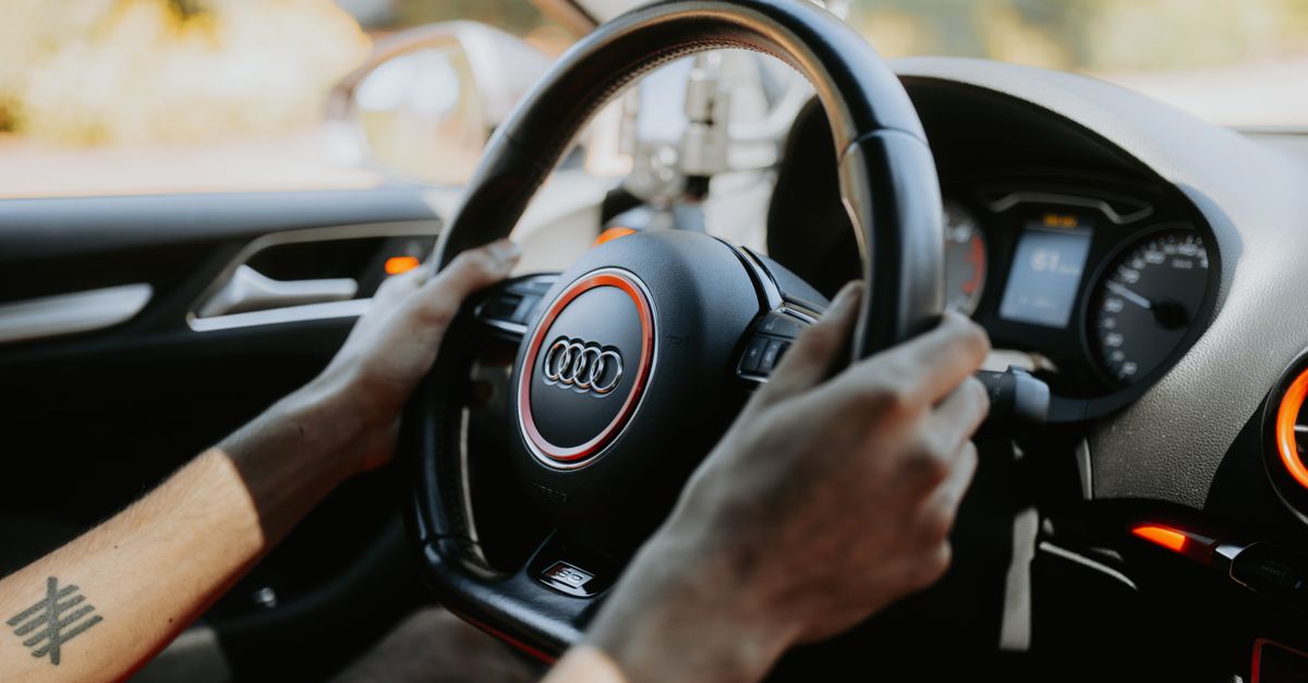 Key Questions to Ask When Reading Driving School Testimonials