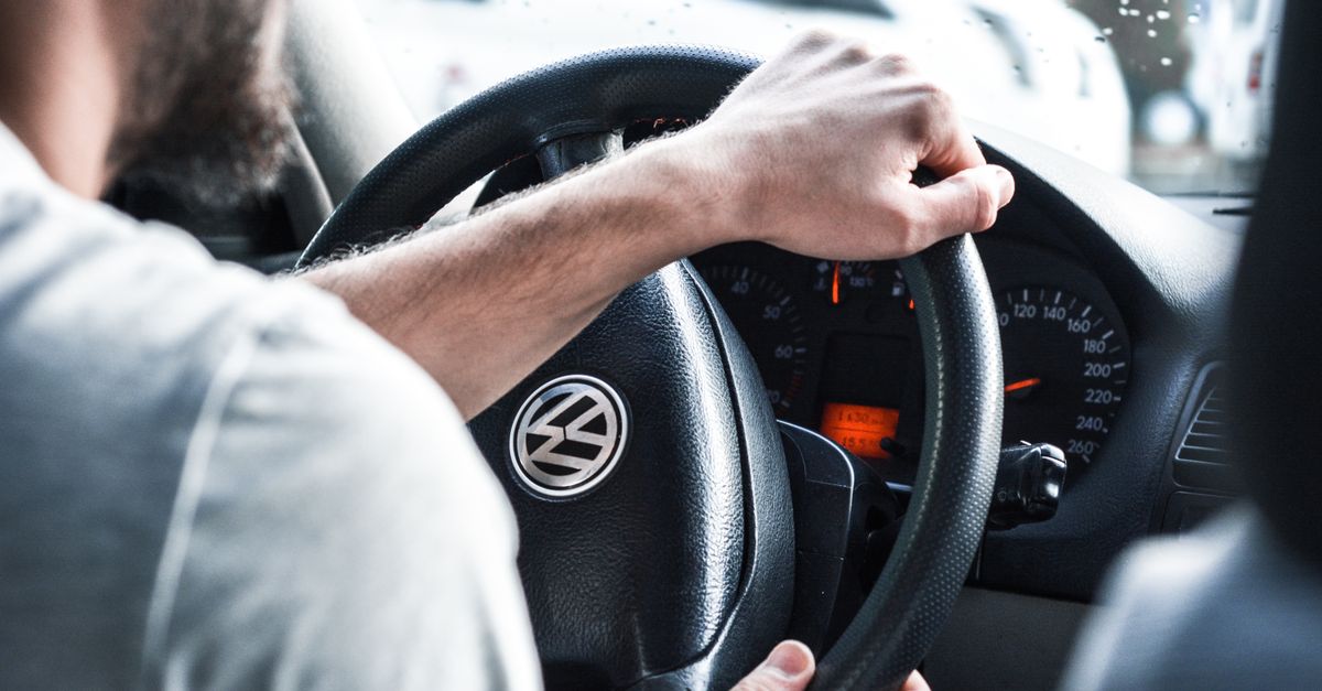 Manual Driving Lessons: Are They Worth the Extra Effort in Marrickville?
