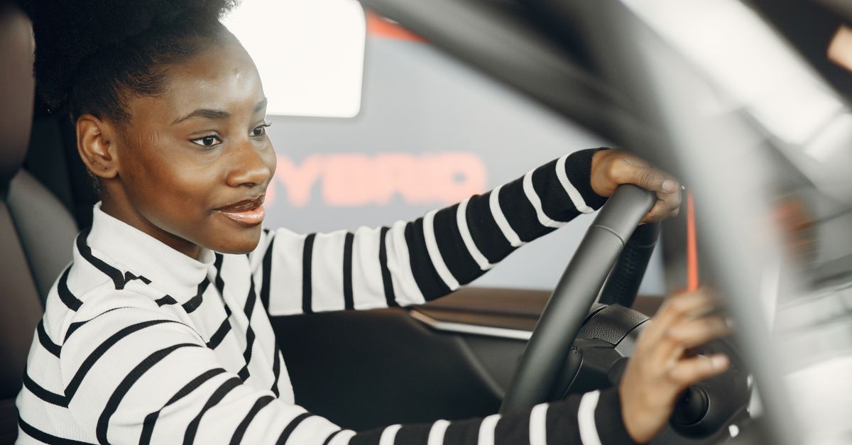 The Role of Social Media in Driving School Ratings