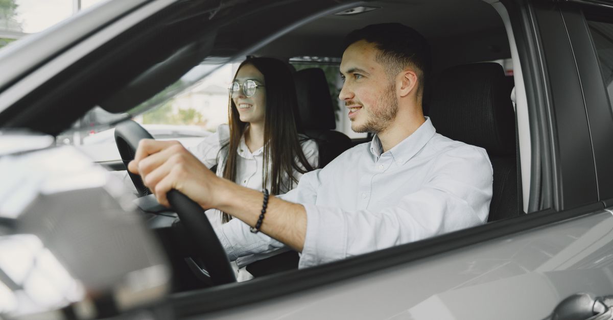 The Role of Vehicle Familiarity in Automatic versus Manual Driving Lessons