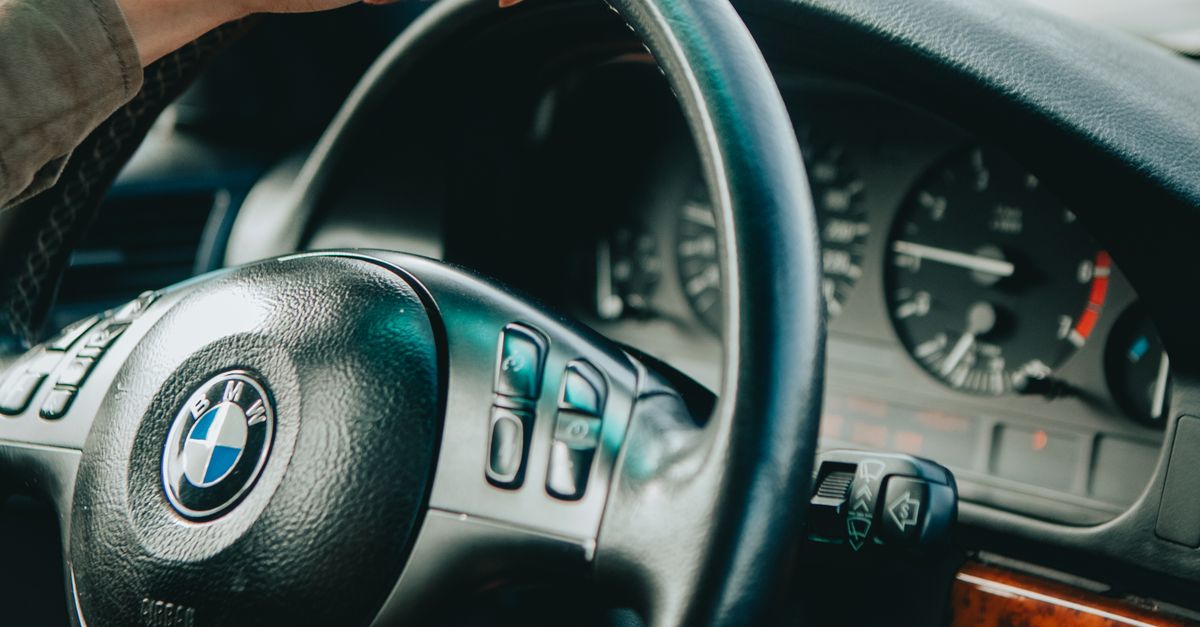 Understanding the Language of Student Testimonials in the Driving Industry